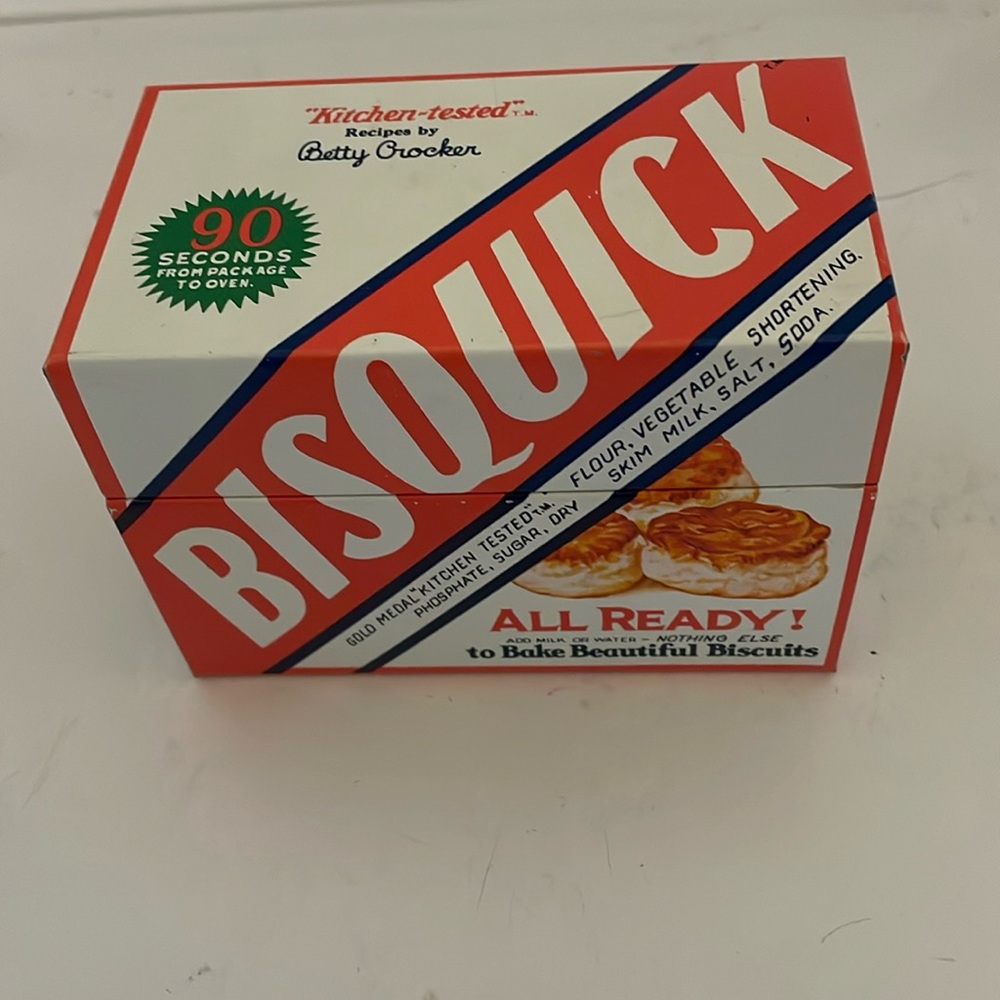 Bisquick Tin Recipe File Box Kitchen-Tested Recipes By Betty Crocker 1931